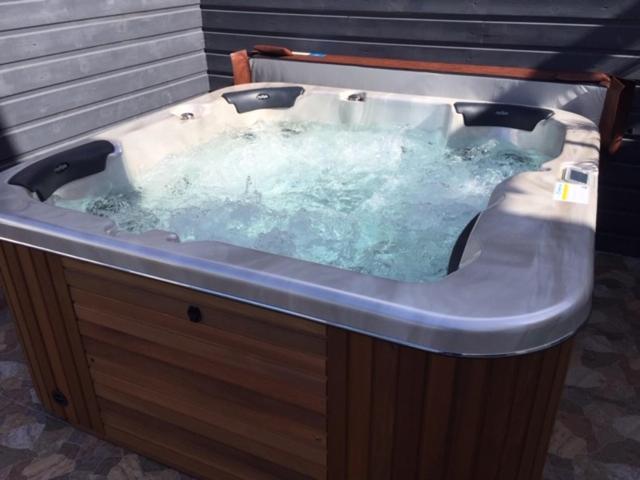 サン・タンドレLe Flamboyant Avec Piscine Chauffee 30° Et Jacuzziアパートメント エクステリア 写真